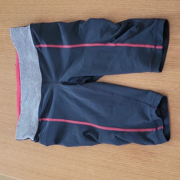 Lululemon shorts Size 4 - Picture 1 of 5